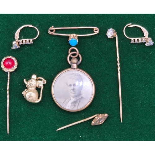 4 - A Selection of 9ct gold and gilt metal jewellery; gold and turquoise stone brooch, Pair of 9ct and c... 