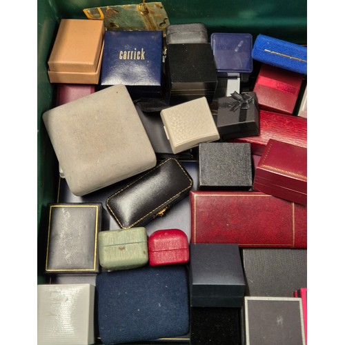 450 - A Large quantity of modern & vintage jewellery boxes.