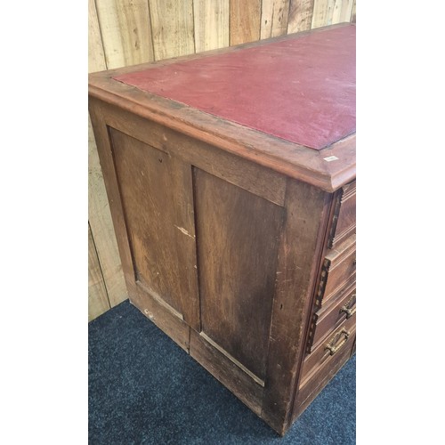 524 - 19th century knee hole writing desk; consists of four drawers down each side. [80x130x76.5cm]