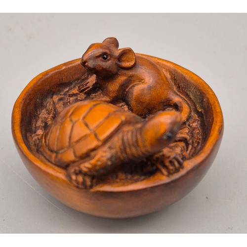 21 - Japanese hand carved boxwood netsuke in the form of a mouse and turtle within a bowl. Signed. [4.5cm... 