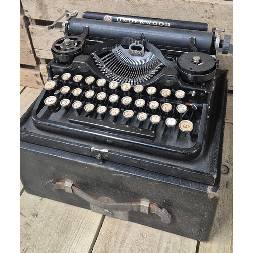 341 - Antique Portable Underwood Typewriter. Comes with original case.