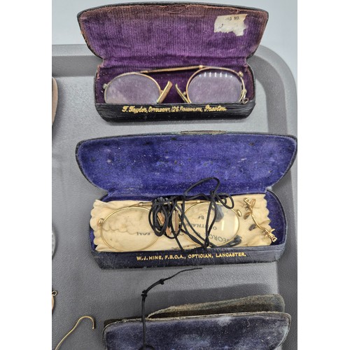 29 - Tray of antique and vintage Spectacles and Pince Nez. Some have carry cases.