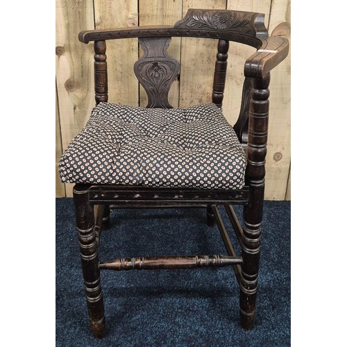 409 - 19th century hand carved oak corner chair. Raised on turned supports [78.5x60x58cm]