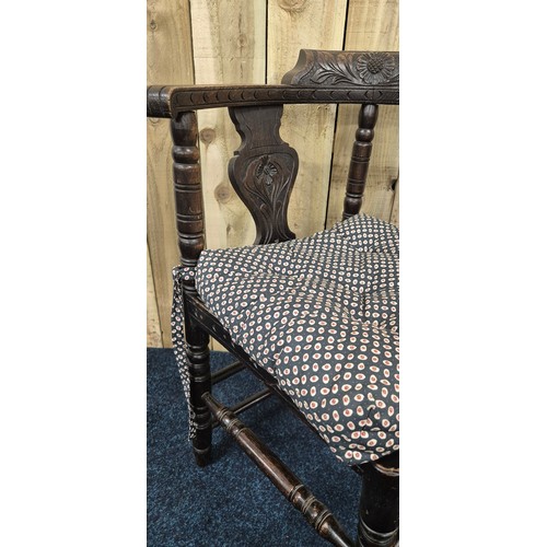 409 - 19th century hand carved oak corner chair. Raised on turned supports [78.5x60x58cm]