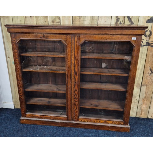 413 - 19th century oak and glass front two door bookcase. Comes with shelving. [127.5144x23cm]