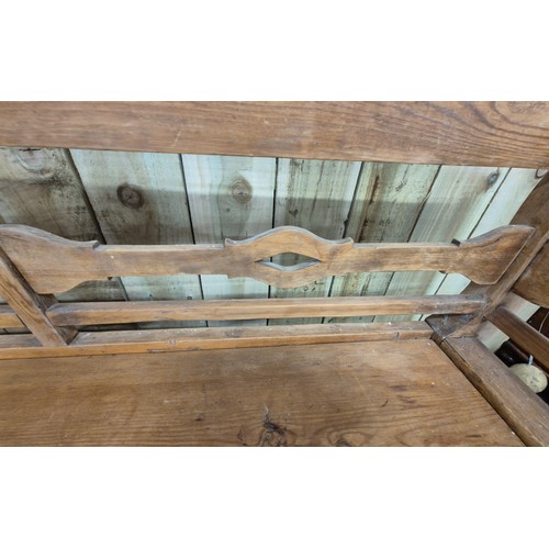 428 - Antique farm house pine settle. Lift up section. [79.5x186x52cm]