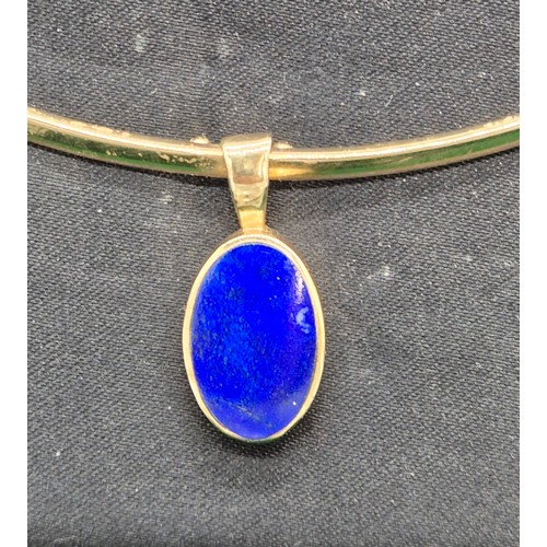 50 - Sheffield 9ct yellow gold choker necklace fitted with a 9ct yellow gold and lapis lazuli gem stone p... 