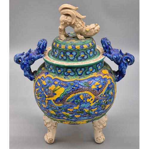 168 - A Large and Impressive Antique Chinese bulbous urn pot with lid. Lid having a foo dog figure with a ... 