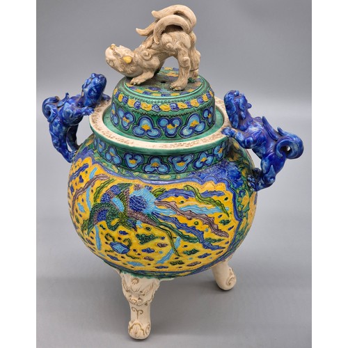 168 - A Large and Impressive Antique Chinese bulbous urn pot with lid. Lid having a foo dog figure with a ... 