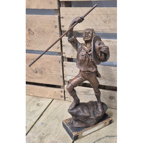 256 - Heavy cast metal bronze scout figure sculpture- raised on a wooden plinth and having a presentation ... 