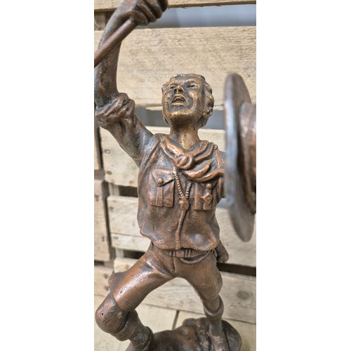 256 - Heavy cast metal bronze scout figure sculpture- raised on a wooden plinth and having a presentation ... 