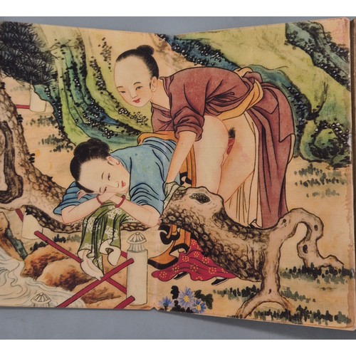 156 - Japanese printed erotic fold out picture book.