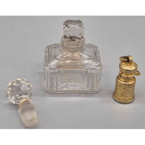 31 - A Collection of antique and vintage perfume/ scent bottles; Mujuet De Coty perfume bottle, Rene Lali... 