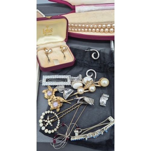 64 - Tray of jewellery; Boxed pair of 9ct yellow gold and Cultured pearl earrings, Lotus boxed pearl set ... 