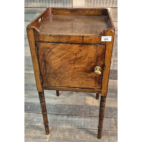 209 - 19th century pot cupboard. Raised on turned legs. [69.5x35.5x35.5cm]