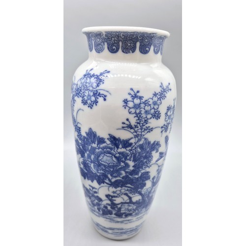 211 - Two Japanese blue and white vases. [Tallest- 25cm high]