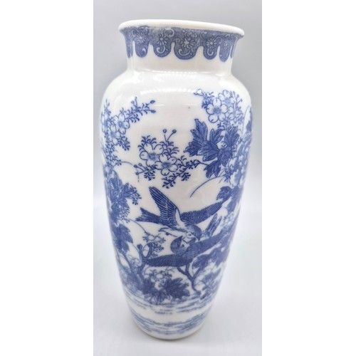 211 - Two Japanese blue and white vases. [Tallest- 25cm high]