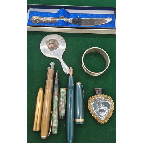 102 - A Collection of odds; Green parker fountain pen with 14ct gold nib, Conway Stewart Mini fountain pen... 