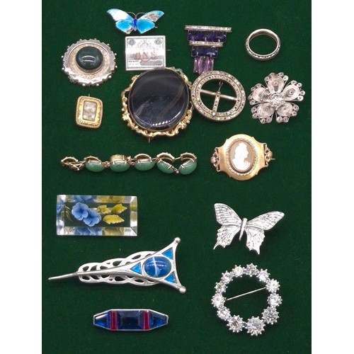 9 - A Selection of collectable jewellery; Victorian brooches- Agate and gilt metal brooch, Mourning broo... 