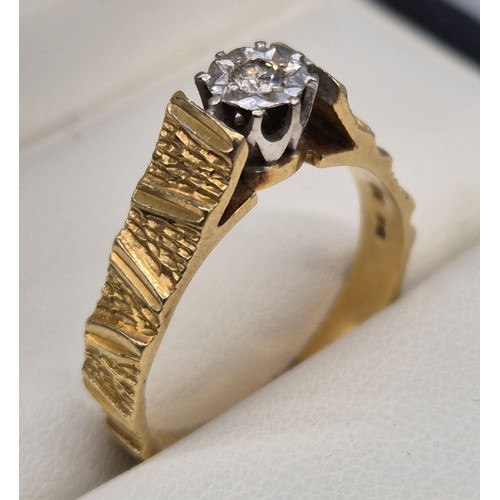 94 - 18ct yellow gold, 0.10ct diamond ring. Round cut diamond. [Ring size S] [5.56GRAMS]