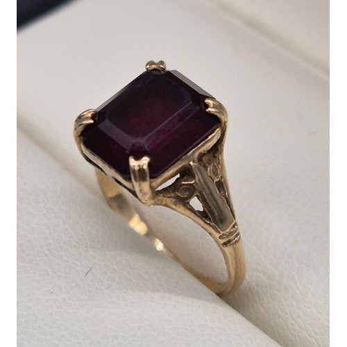 83 - 9ct yellow gold and red glass cut stone. [Ring size I] [2.06GRAMS]