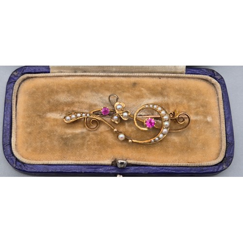 115 - 15ct yellow gold Edwardian bar brooch fitted with two ruby gem stones and seed pearls. Comes with bo... 