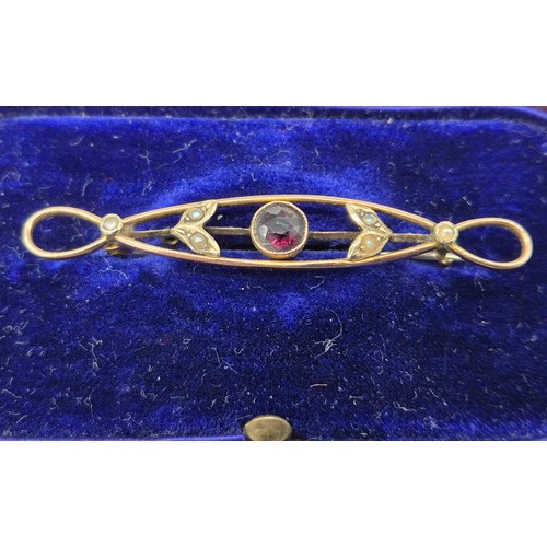 88 - Edwardian 9ct yellow gold, garnet and seed pearl brooch. Comes with box. [2.18grams]