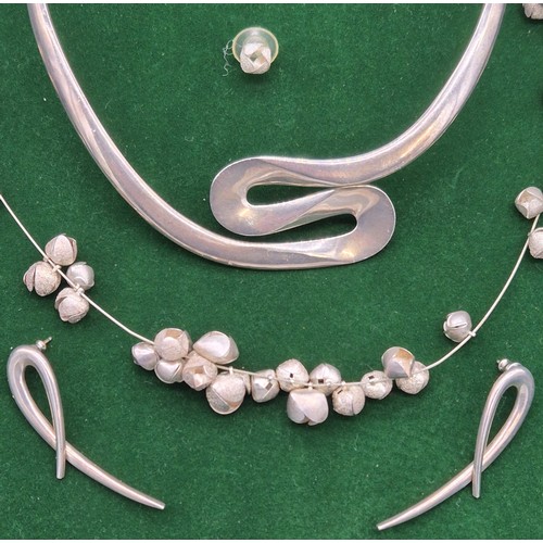 100 - 925 silver designer style chocker. Pair of 925 silver earrings and white metal bell design choker an... 