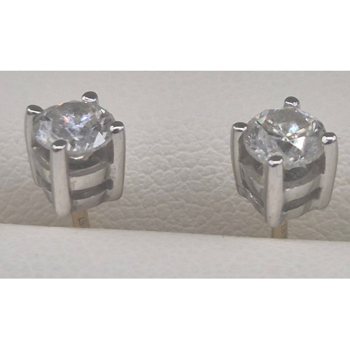 39 - 18ct white gold and diamond stud earrings. Yellow gold studs. Round cut diamonds 0.25ct each diamond... 