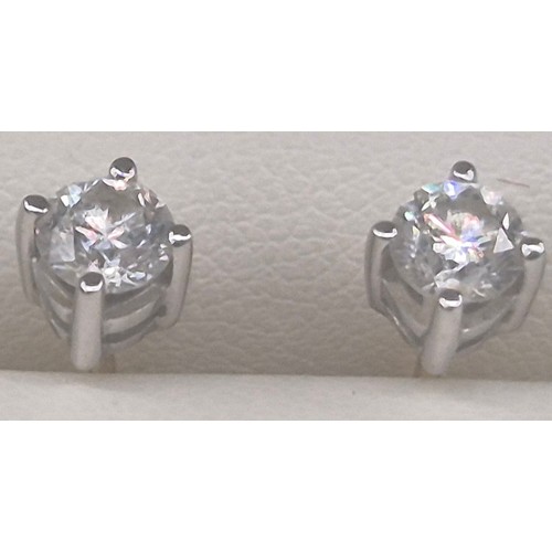 39 - 18ct white gold and diamond stud earrings. Yellow gold studs. Round cut diamonds 0.25ct each diamond... 