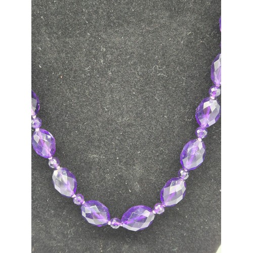 93 - Vintage Amethyst gem stone graduating bead necklace fitted with a 9ct yellow gold clasp and catch.