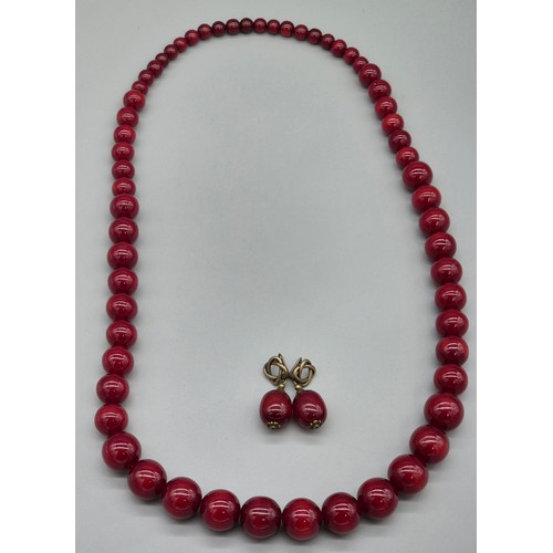 91 - Vintage Cherry amber coloured graduating bead necklace with a pair of matching earrings.