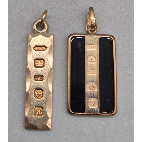 65 - 9ct gold ingot and 9ct gold and black onyx pendant. [Ingot- 2.19grams]