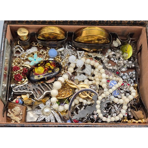 43 - Antique/ vintage vanity box containing a collection of mixed jewellery; Silver and CZ Ring, Large wh... 