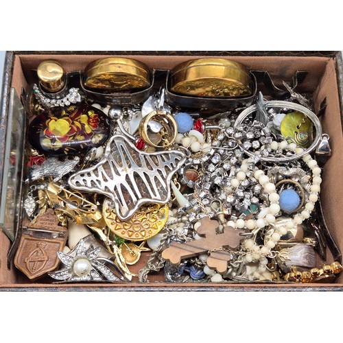 43 - Antique/ vintage vanity box containing a collection of mixed jewellery; Silver and CZ Ring, Large wh... 