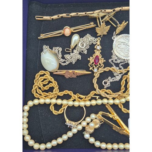 123 - A Collection of silver and mixed jewellery; 9ct yellow gold brooch, 925 silver gilt and pearl neckla... 