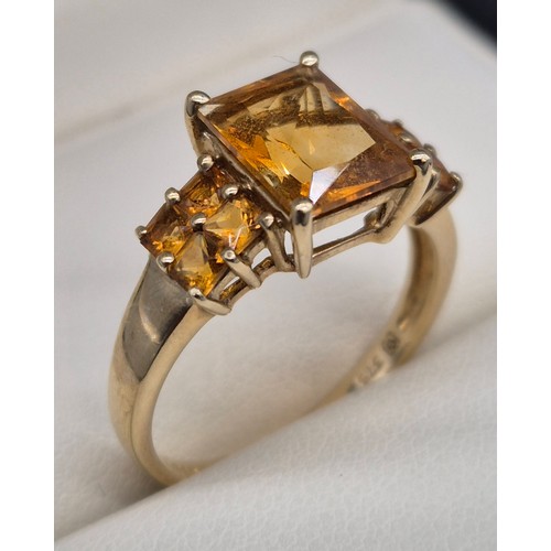 19 - 9ct yellow gold and Citrine gem stone ring. 2.89grams. Ring size P.