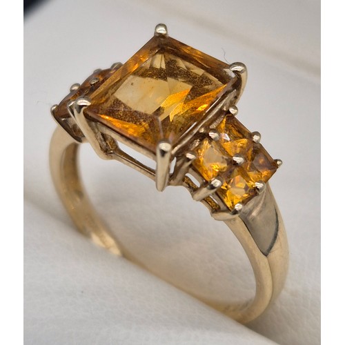 19 - 9ct yellow gold and Citrine gem stone ring. 2.89grams. Ring size P.