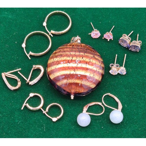 43 - A Collection of various 9ct and 14ct yellow gold earrings. A Pair of 9ct and baguette cut diamond ea... 