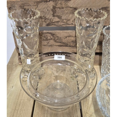 386 - A Crate of Various Victorian & Vintage Glass ware; Victorian Etched flower Tazza bowl, Edinburgh Cry... 