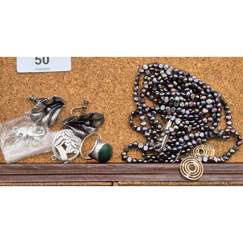 50 - Leather jewellery box containing mixed silver jewellery; Black pearl eight strand bracelet, Silver R... 