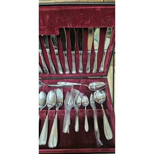 314 - A Vintage style  Canteen of cutlery.