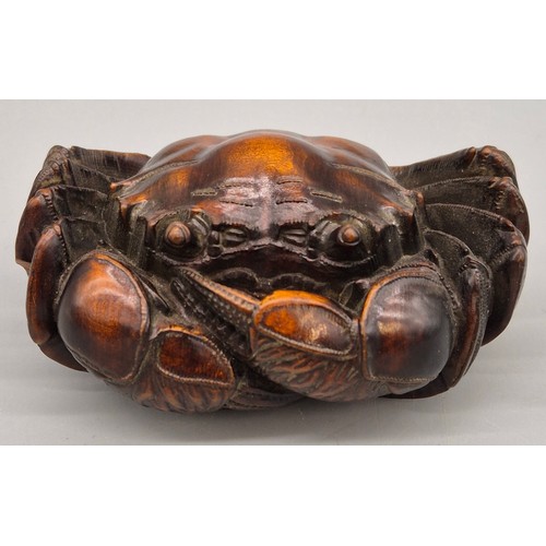 101 - Chinese hand carved wood crab sculpture. 3x7x5cm.