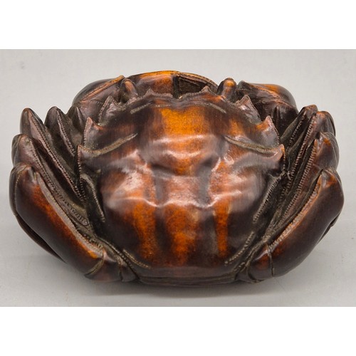 101 - Chinese hand carved wood crab sculpture. 3x7x5cm.