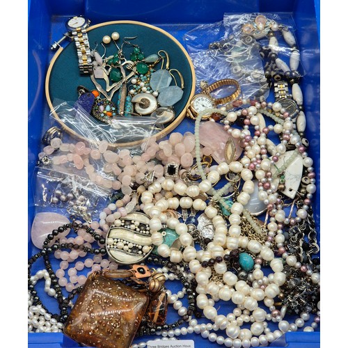 85 - A Collection of jewellery; Pink quartz necklace and pendant. Pearl necklaces. Various silver earring... 