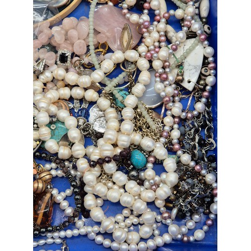 85 - A Collection of jewellery; Pink quartz necklace and pendant. Pearl necklaces. Various silver earring... 