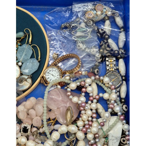 85 - A Collection of jewellery; Pink quartz necklace and pendant. Pearl necklaces. Various silver earring... 