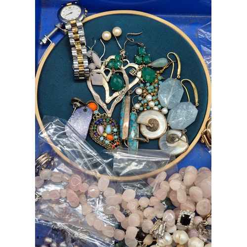 85 - A Collection of jewellery; Pink quartz necklace and pendant. Pearl necklaces. Various silver earring... 