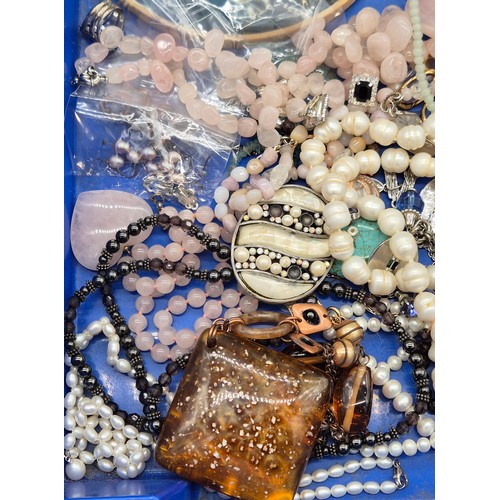 85 - A Collection of jewellery; Pink quartz necklace and pendant. Pearl necklaces. Various silver earring... 