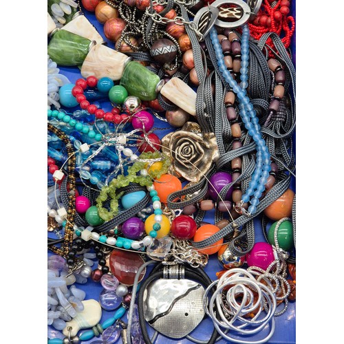 84 - A Collection of Jewellery; Various costume necklaces. Silver rose design pendant and chain. Agate st... 